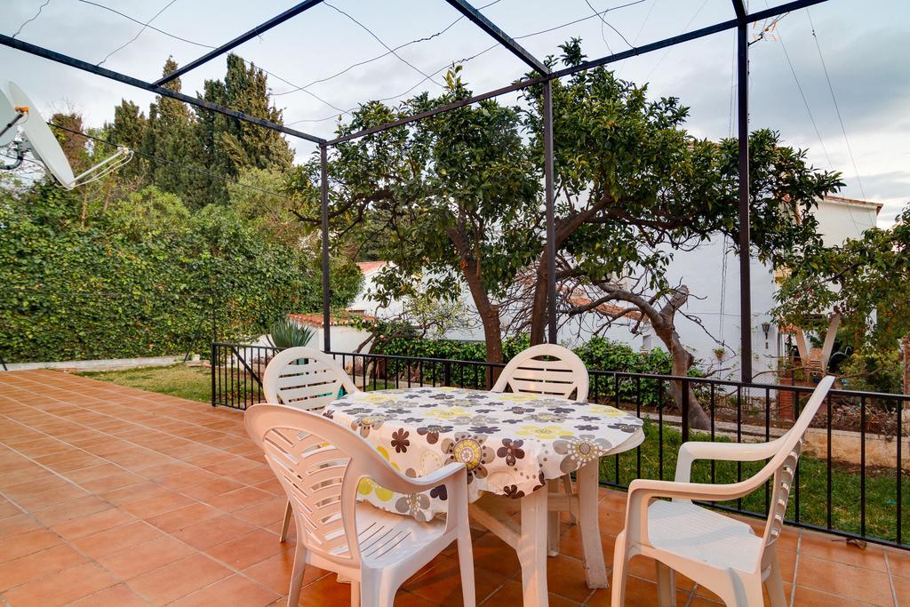 Villa Francisca Casasol Нерха Екстериор снимка